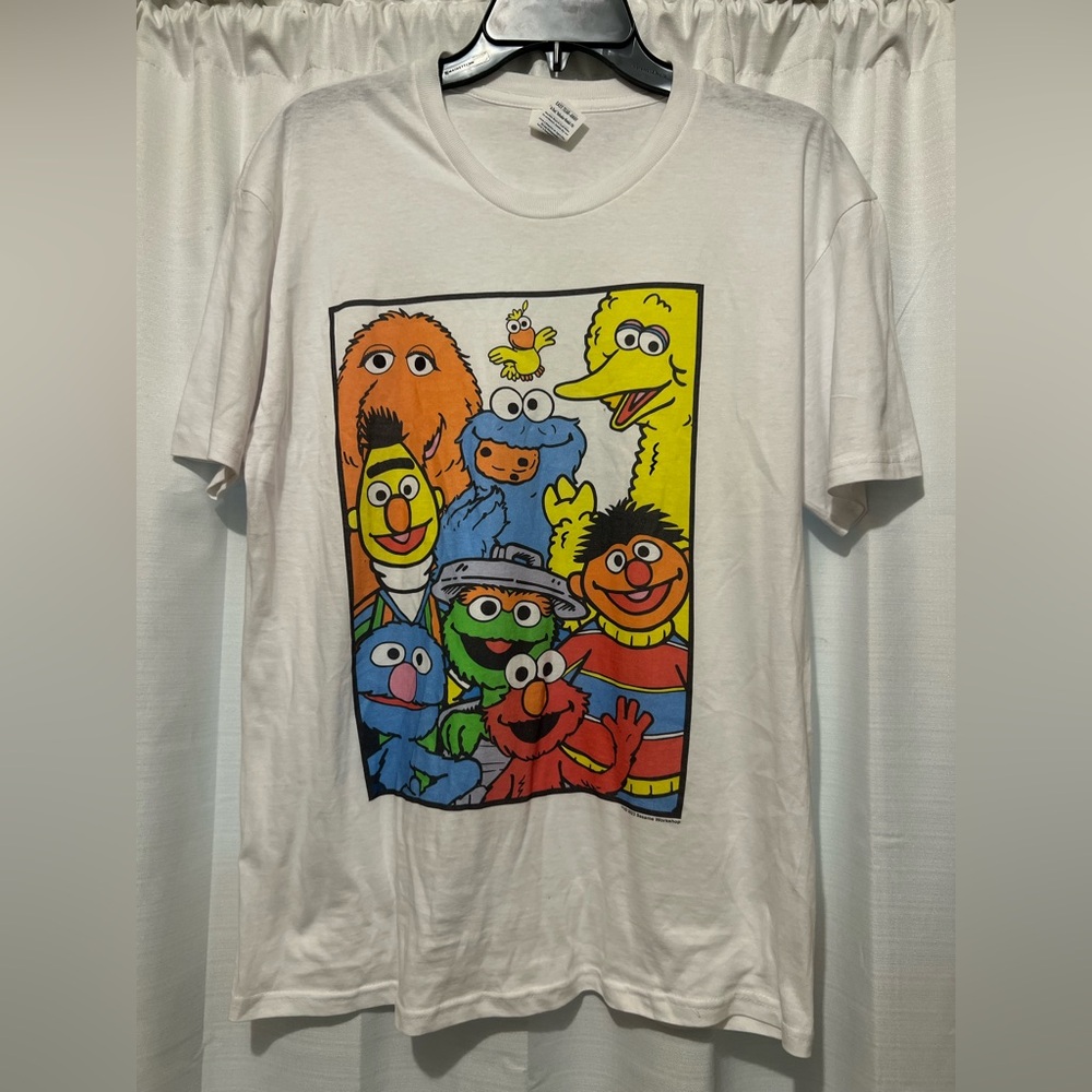NWOT-Unisex Sesame Street Character T-Shirt - White
